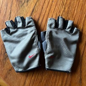 Nike Dri-fit fingerless workout gloves